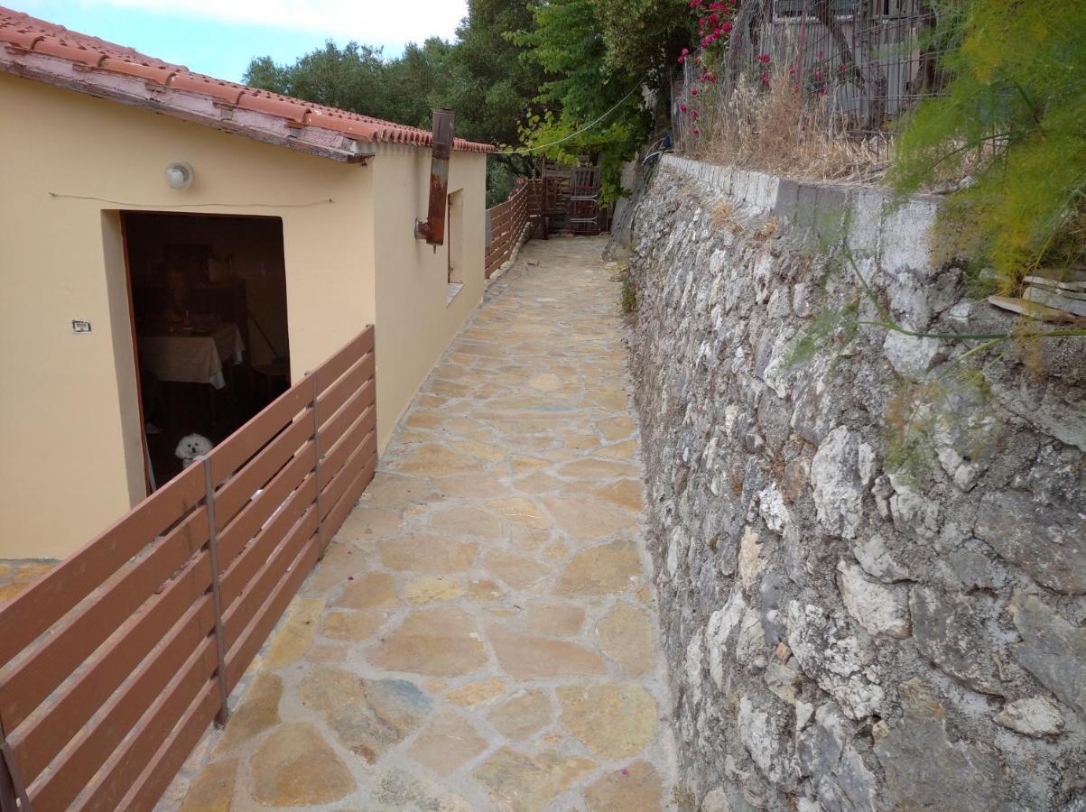 Traditional House With View Drymon Esterno foto